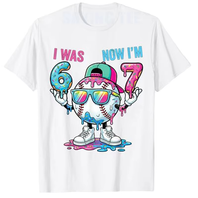 Men'S Fashion Now - ฉันอายุ 6 ขวบแล้วตอนนี้ฉันอายุ 7 ปี เสื้อยืดลายเบสบอลสำหรับวันเกิดครบรอบ