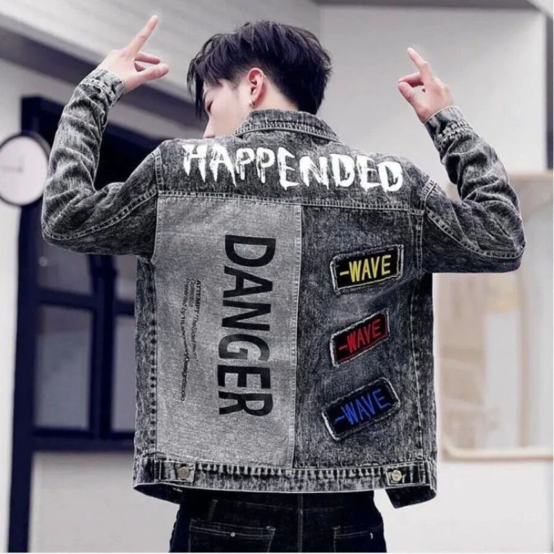Mens Fashion Denim Jacket - แจ็กเก็ตยีนส์สั้นทรงสลิมฮิปฮอปติดกระดุมสำหรับผู้ชาย Mantel Jin สีดำสีเทาพิมพ์ลายบนบอร์ดแฟชั่นคุณภาพสูง