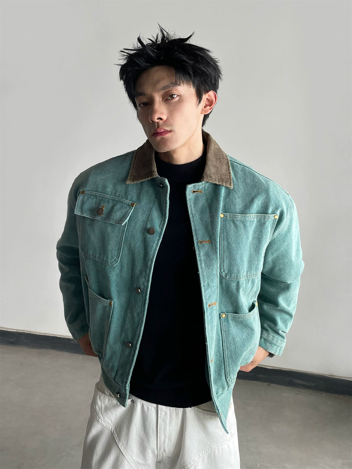 Mens Fashion Denim Jacket - แจ็คเก็ตยีนส์วินเทจใหม่สำหรับผู้ชาย ฤดูใบไม้ร่วง 2026 สไตล์ลำลองแบบอเมริกัน แฟชั่นชุดทำงาน มีกระเป๋าหลายช่อง