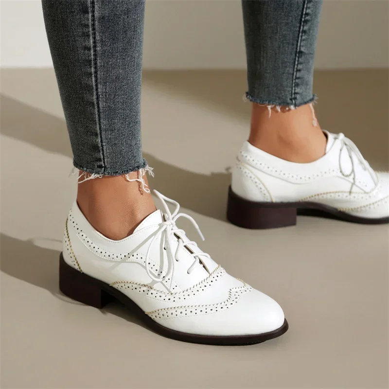 รองเท้าส้นเตารีดแบบอ็อกซ์ฟอร์ด - Oxford Shoes Brogue บทวิจารณ์และราคา